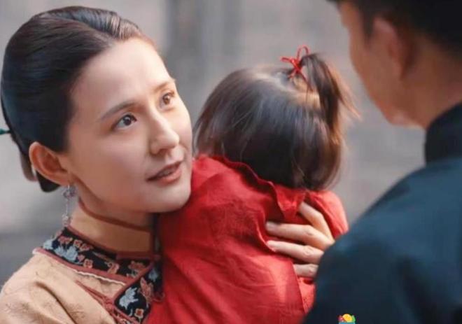 一人毁掉整部剧！垮脸皮干瘪嘴她成央视《灼灼韶华》唯一败笔(图9)