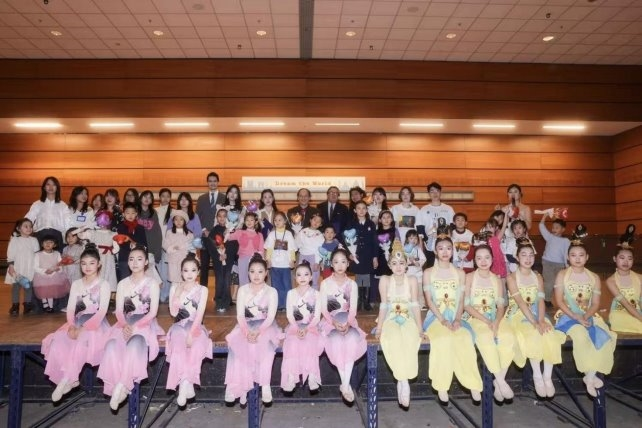 让童心照亮世界：第七届“Dream the World”国际儿童画展巴黎卢浮宫卡鲁塞尔举办(图2)