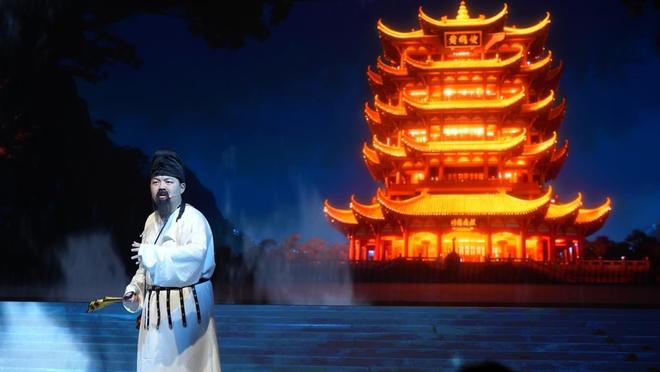 AI魔术＋非遗点亮黄鹤楼！国内首部AI魔术戏剧《在黄鹤楼》持续热演(图2)