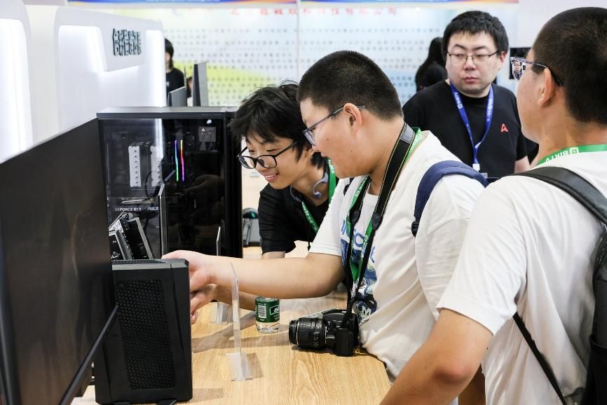 华硕TRX50主板首秀 多款ProArt、WS主板赋能BIRTV2025(图13)