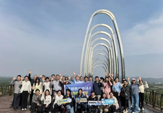 智汇营销 创新突破”高校产教融合研讨会在信阳职业技术学院举办(图4)