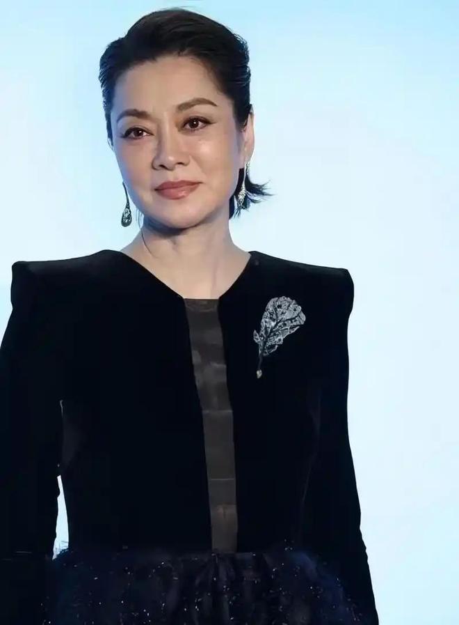 放弃争夺数亿遗产带着女儿远走美国如今才知道她有多明智(图2)