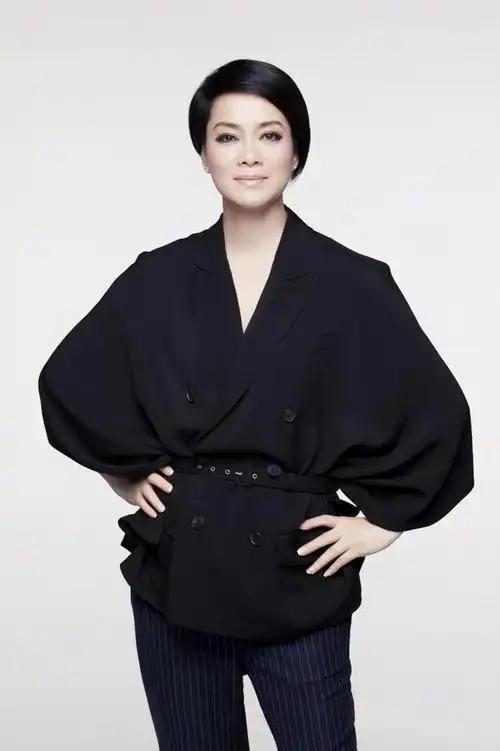 放弃争夺数亿遗产带着女儿远走美国如今才知道她有多明智(图18)