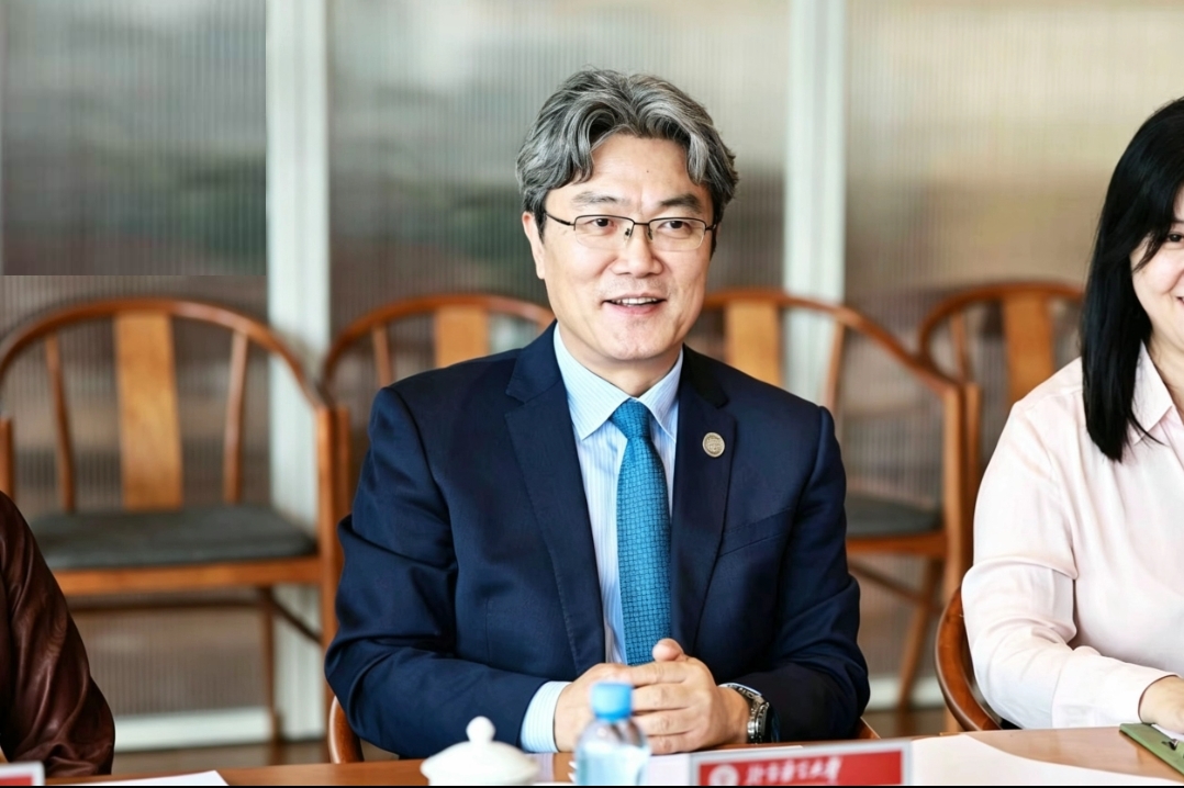 我校“文化遗产发展”项目管理委员会会议暨项目2023级学生毕业典礼举行(图2)